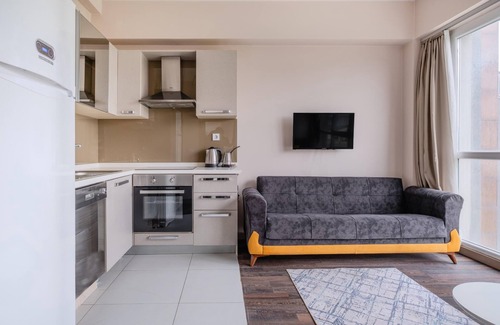 Mahmutbey Apartment | Convenient Residence Flat near Istanbul Airport with Pool