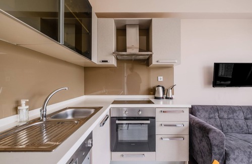 Mahmutbey Apartment | Convenient Residence Flat near Istanbul Airport with Pool