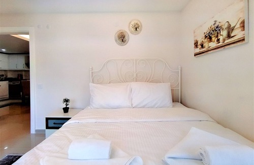 Sarsu Mahallesi Apartment | Relaxing Residence Flat with Shared Pool in Konyaalti