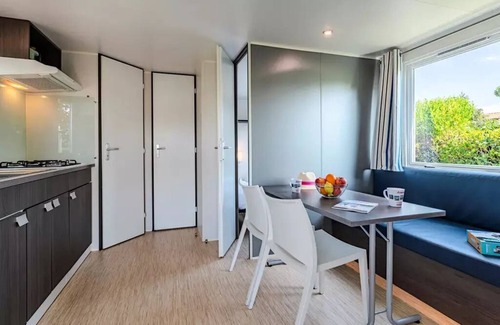 Fouras House | Cozy Residence Fouras: Oceanfront Mobile Home for Family Fun