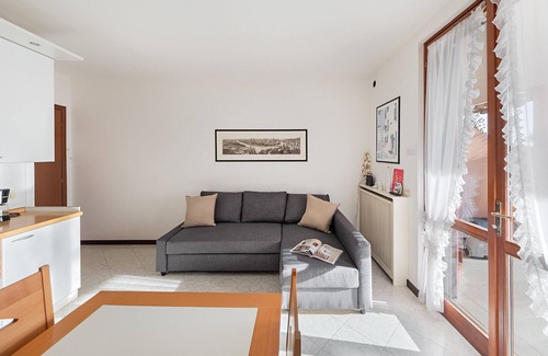 Soiano del Lago Apartment | Discover Residence Giardino 3: Pet-Friendly Getaway