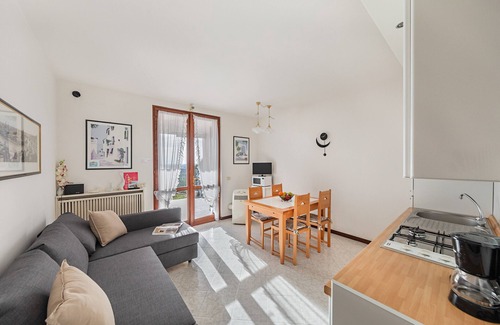 Soiano del Lago Apartment | Discover Residence Giardino 3: Pet-Friendly Getaway
