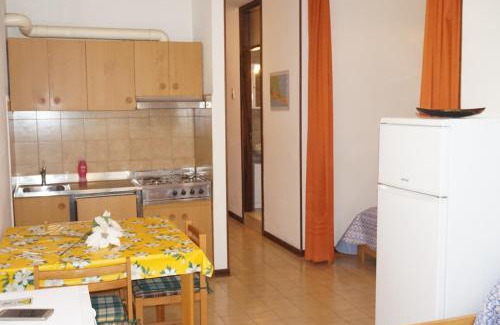Lignano Sabbiadoro House | Budget-Friendly Residence Giove: Pet and Child Friendly Stays