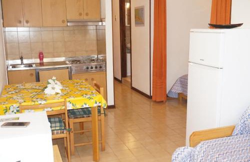 Lignano Sabbiadoro House | Budget-Friendly Residence Giove: Pet and Child Friendly Stays