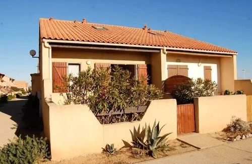 Leucate Villa | Cozy Residence Grande Bleue: Oceanfront Homes for 6