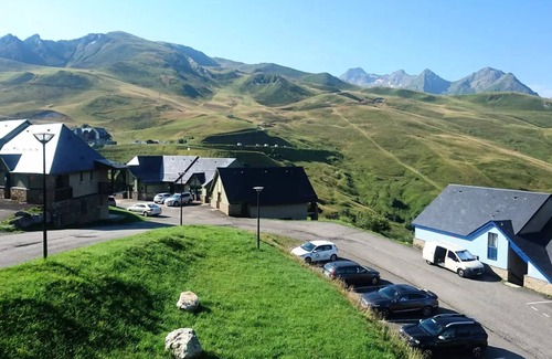 Peyragudes Apartment | Perfect Family Retreat: Residence Hameau De Balestas Awaits