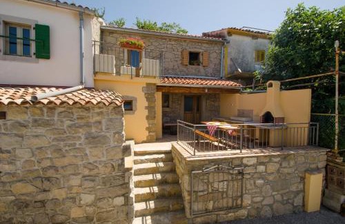 Buzet House | Idyllic Residence Hidden Heaven: Oceanfront Pet-Friendly Retreat