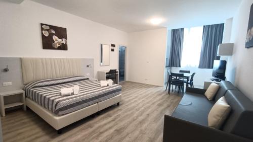 Marina Centro Apartment | Discover Residence Hotel Angeli: 9.1/10 & Ocean Views