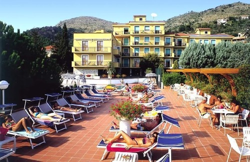 Pietra Ligure House | Unwind at Residence I Morelli: Ocean Views & Pool Access