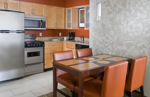 Appleton Hotel | Relax at Residence Inn Appleton: Pool, Dining & Family Fun