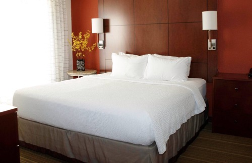 Appleton Hotel | Relax at Residence Inn Appleton: Pool, Dining & Family Fun