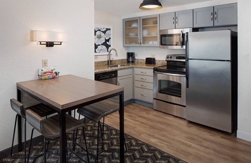 Dedham Hotel | Convenient Residence Inn Boston Dedham with Pool & Breakfast
