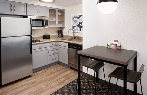 Dedham Hotel | Convenient Residence Inn Boston Dedham with Pool & Breakfast