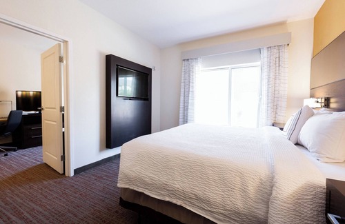 Oklahoma City Hotel | Discover Residence Inn Oklahoma City North with Pool & Spa