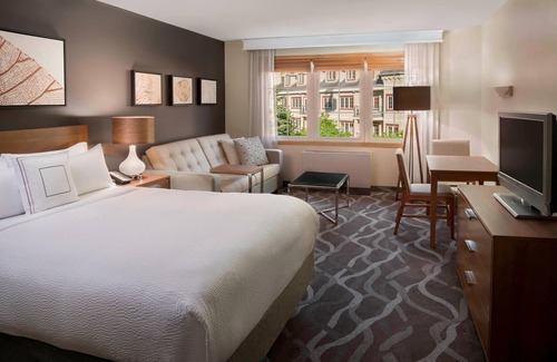 Mont-Tremblant Pedestrian Village Hotel | Inviting Residence Inn by Marriott Mont Tremblant Retreat