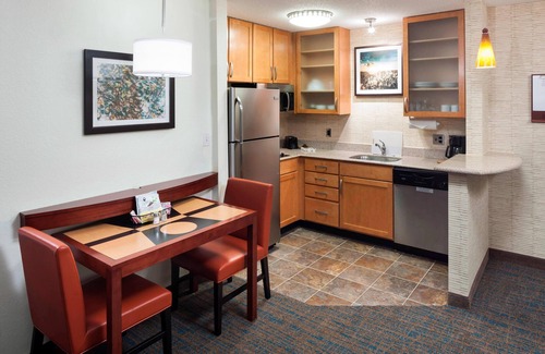 Dothan Hotel | Modern Residence Inn by Marriott Dothan: Family-Friendly Getaway