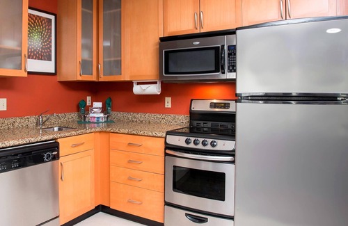 Southwest Topeka Hotel | Guest-Favored Residence Inn by Marriott Topeka with Pool