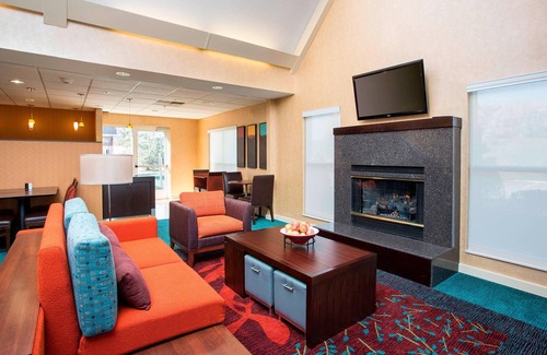Southwest Topeka Hotel | Guest-Favored Residence Inn by Marriott Topeka with Pool