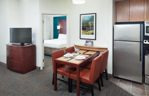 Franklin Hotel | Pet-Friendly Residence Inn by Marriott Franklin with Pool