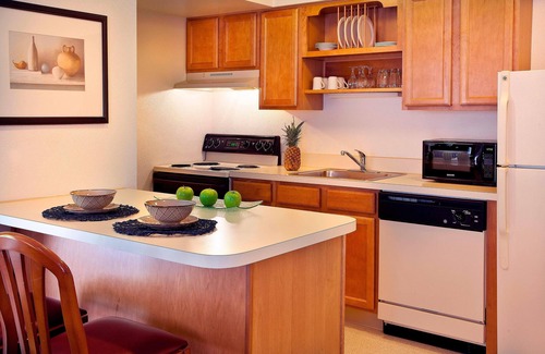 Lake Forest Hotel | Relax at Residence Inn by Marriott Lake Oswego: Family-Friendly Stay