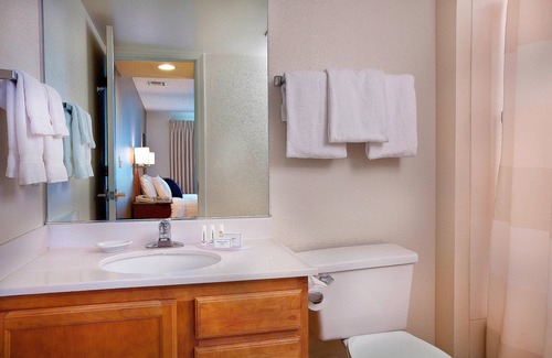 Lake Forest Hotel | Relax at Residence Inn by Marriott Lake Oswego: Family-Friendly Stay