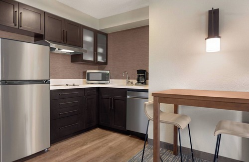 East Roseville Parkway Hotel | Welcoming Residence Inn by Marriott Roseville with Pool