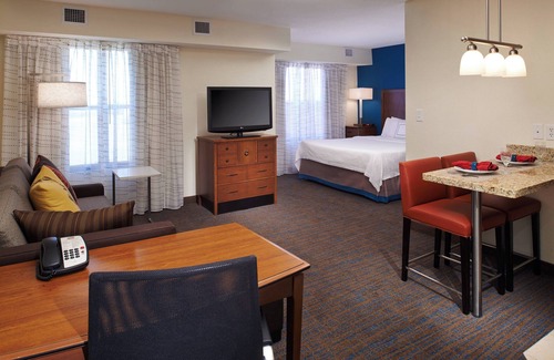 Saginaw Hotel | Unwind at Residence Inn by Marriott Saginaw - Great Amenities