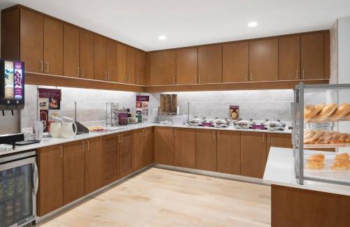 Downtown Hotel | Elegant Residence Inn Stamford Downtown with Pool & Spa