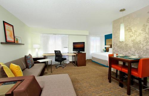 Southwest Colorado Springs Hotel | Inviting Residence Inn Colorado Springs South with Pool & Pets