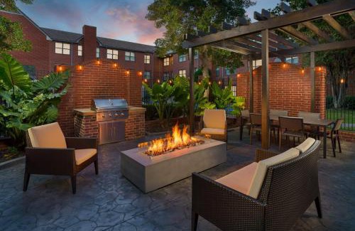 Dallas Hotel | Pet-Friendly Residence Inn in Dallas with Pool & Hot Tub