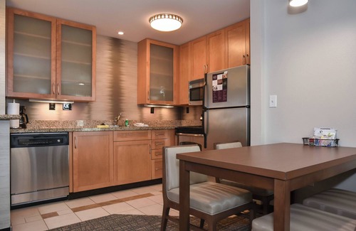 Concord Hotel | Inviting Residence Inn Marriott Concord with Pool & Breakfast