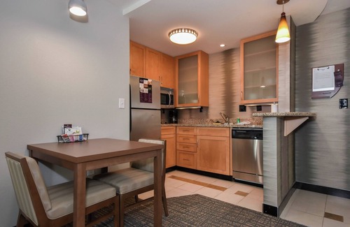 Concord Hotel | Inviting Residence Inn Marriott Concord with Pool & Breakfast