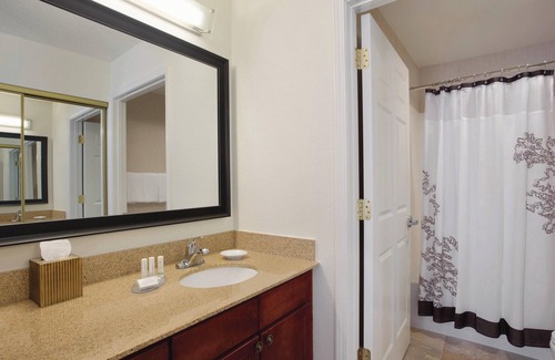 Joplin Hotel | Inviting Residence Inn Marriott Joplin with Pool & Breakfast