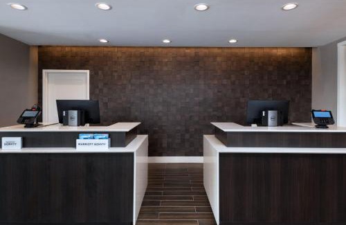 East Brunswick Hotel | Pet-Friendly Residence Inn New Brunswick with Pool Access
