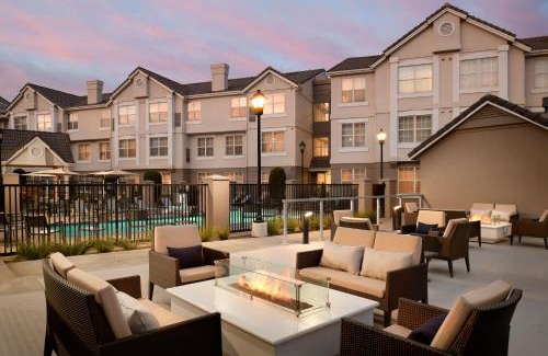 Pleasanton Hotel | Pet-Friendly Residence Inn Pleasanton with Pool & Ocean View