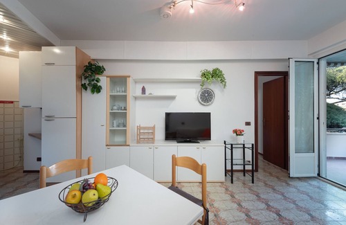 San Benedetto di Lugana Apartment | Inviting Residence Sant'Elena A19 with Pool & Breakfast