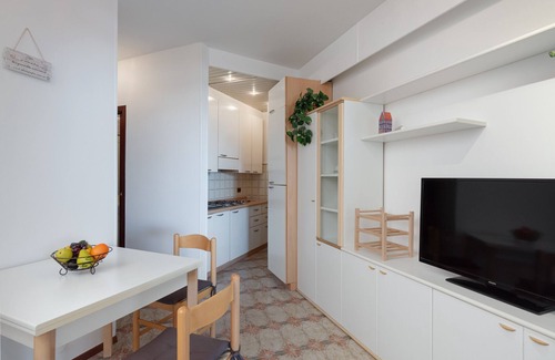 San Benedetto di Lugana Apartment | Inviting Residence Sant'Elena A19 with Pool & Breakfast