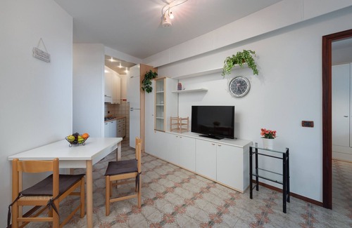 San Benedetto di Lugana Apartment | Inviting Residence Sant'Elena A19 with Pool & Breakfast