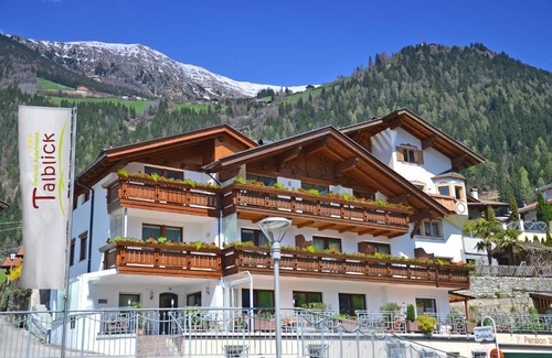 San Leonardo in Passiria Hotel | Pet-Friendly Residence Apartment Talblick with Ocean Views