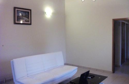 Douala House | Pet-Friendly Residence Japoma with Pool and Breakfast Options