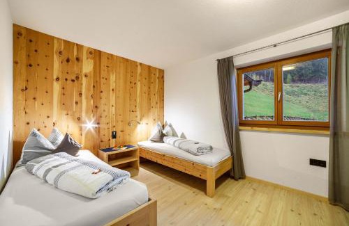 Santa Valburga Apartment | Family-Friendly Residence Kalchgruberhof Bergzirbe Awaits