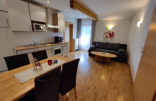 Naz Bed & Breakfast | Explore Residence Klementhof: Family-Friendly Getaway