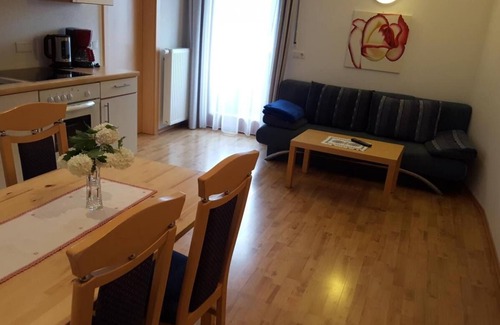 Naz Bed & Breakfast | Explore Residence Klementhof: Family-Friendly Getaway