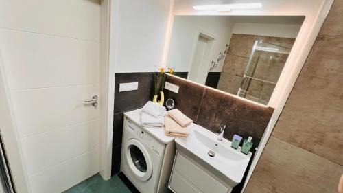 Marianske Lazne Apartment | Elegant Residence Kolonada: 2-Room Apartment by Colonnade