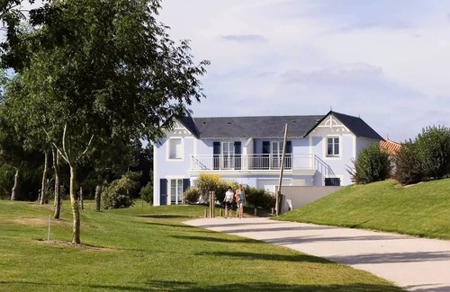 L'Aiguillon-sur-Vie Apartment | Cozy Residence Le Domaine des Fontenelles with Ocean Views
