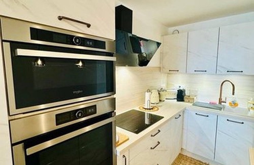 Sete Apartment | Stunning Résidence La Corniche: Ocean View & Pet Friendly