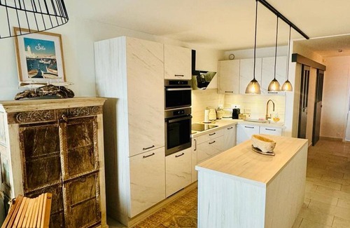 Sete Apartment | Stunning Résidence La Corniche: Ocean View & Pet Friendly