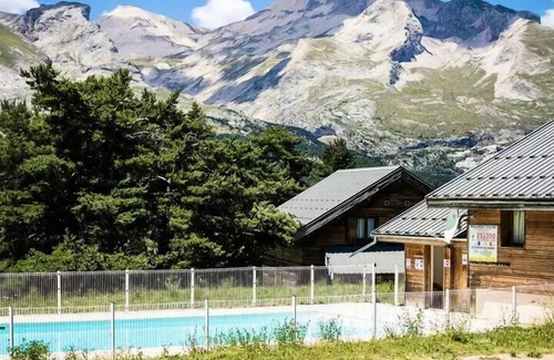 La Joue du Loup Ski Chalet | Family-Friendly Chalets at Residence La Crête Du Berger