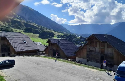 Saint-Jean-d'Arves Apartment | Residence La Fontaine Du Roi - Apartment 6 beds, 100m from the ski slopes, view Aiguilles d'Arves