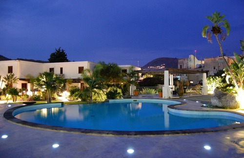 Lipari Historic Centre House | Pet-Friendly Residence La Giara with Oceanfront Pool